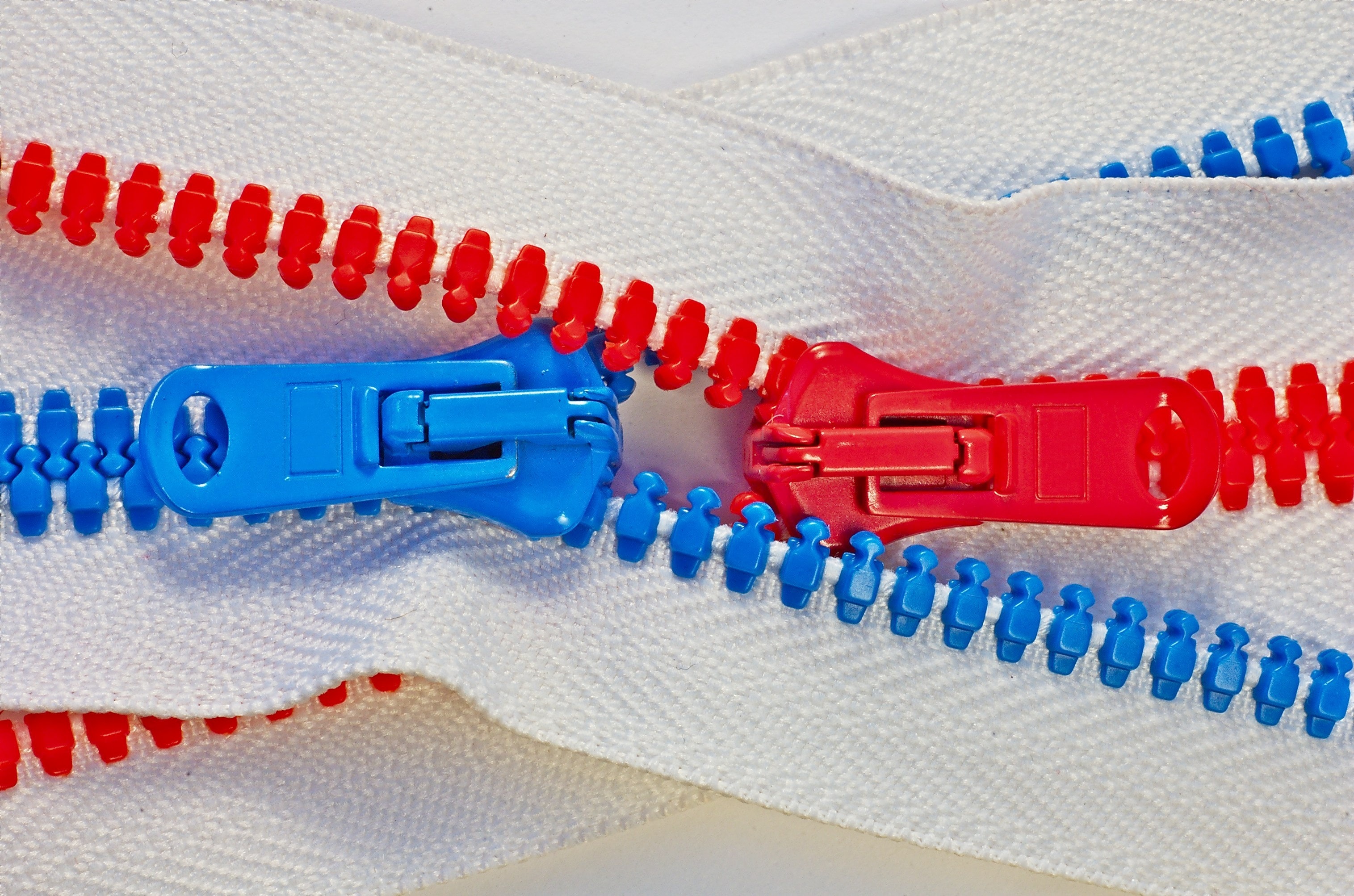 A zipper with red & blue sides
